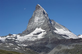 Matterhorn, Hörnli Ridge centre R.jpg